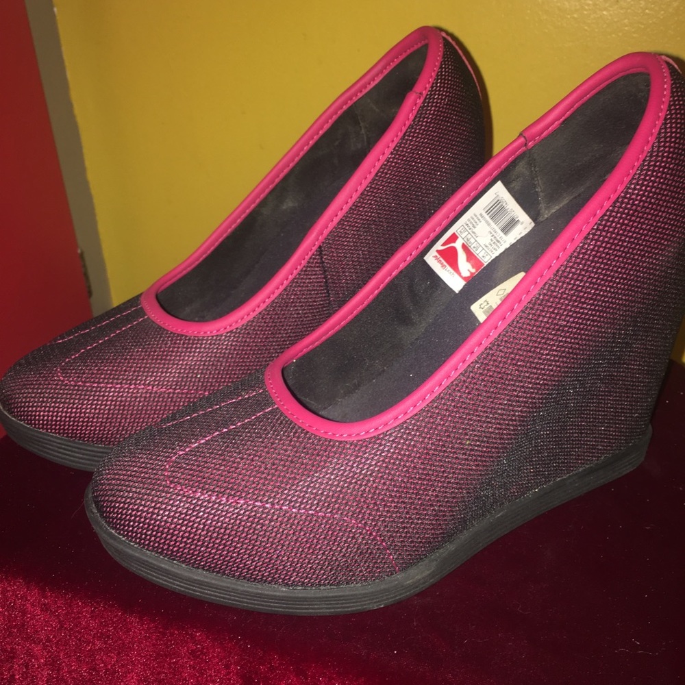 Rare Puma Wedges Hot Pink/Black Mesh